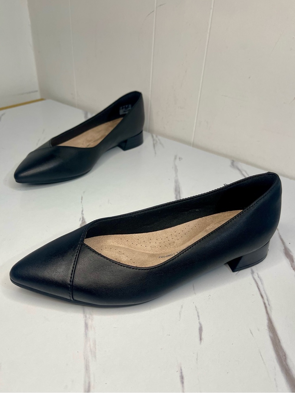 Clarks Natalyn Wish Black Leather PointedToe Flats 7M CareerOffice ComfortShoes